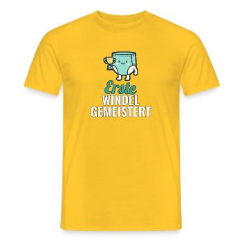 Babyshirt Geschenk: Erste Windel gemeistert - Männer T-Shirt - Gelb - Vorne - AI Model Male 178 dark (178cm)