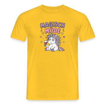 Magisch müde – Einhorn mit Wein T-Shirt - Männer T-Shirt - Gelb - Vorne - AI Model Male 178 dark (178cm)