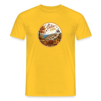 La Dolce Vita Küstenidylle - Männer T-Shirt - Gelb - Vorne - AI Model Male 178 dark (178cm)