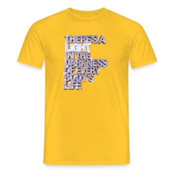 Licht in der Dunkelheit des Lebens - Männer T-Shirt - Gelb - Vorne - AI Model Male 178 dark (178cm)