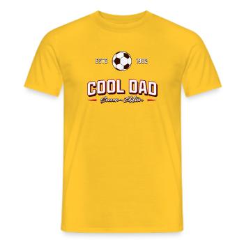 Cool Dad 1982 Fussball Papa Geburtstag Geschenk - Männer T-Shirt - Gelb - Vorne - AI Model Male 178 dark (178cm)