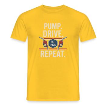 Pump Drive Repeat Vintage Zapfpistole Fuel - Männer T-Shirt - Gelb - Vorne - AI Model Male 178 dark (178cm)