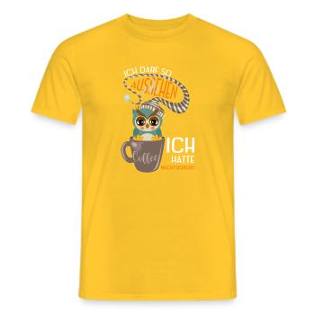 KaffeeEule auf Nachtschicht  - Männer T-Shirt - Gelb - Vorne - AI Model Male 178 dark (178cm)