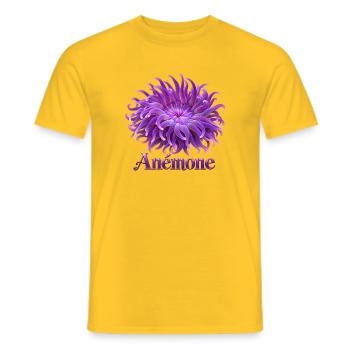 Purpurne Anmona - Männer T-Shirt - Gelb - Vorne - AI Model Male 178 dark (178cm)