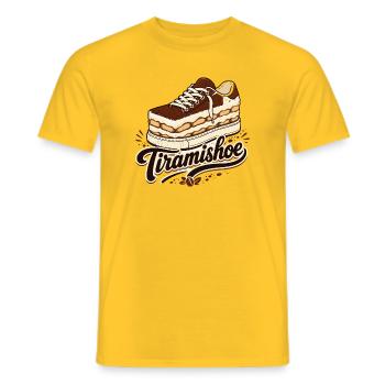 Tiramishoe, Lustiges Coffee & Tiramisu Design - Männer T-Shirt - Gelb - Vorne - AI Model Male 178 dark (178cm)