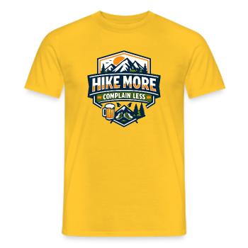 Hike More Complain Less Mountain Tee - Männer T-Shirt - Gelb - Vorne - AI Model Male 178 dark (178cm)