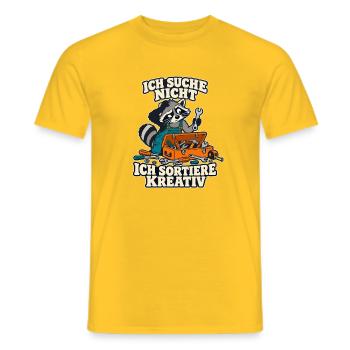 Waschbär – Ich suche nicht, ich sortiere kreativ - Männer T-Shirt - Gelb - Vorne - AI Model Male 178 dark (178cm)