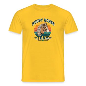 Hobby Horse Team Vintage Retro - Männer T-Shirt - Gelb - Vorne - AI Model Male 178 dark (178cm)