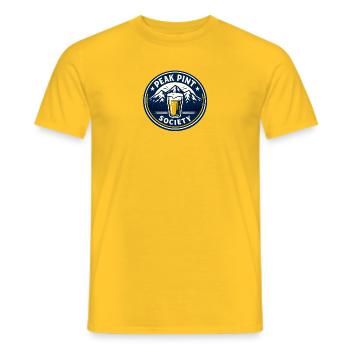 Peak Pint Society Logo mit Bergpanorama - Männer T-Shirt - Gelb - Vorne - AI Model Male 178 dark (178cm)