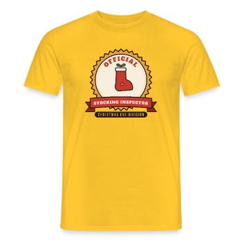 Strumpfinspektor, Heiligabend-Abteilung - Männer T-Shirt - Gelb - Vorne - AI Model Male 178 dark (178cm)