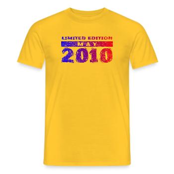 16e anniversaire Édition Limitée 05/2010 - T-shirt homme - jaune - Devant - AI Model Male 178 dark (178cm)