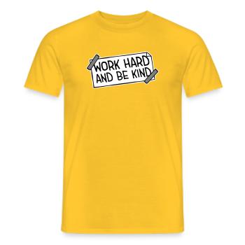Work Hard And Be Kind Inspirierend Fleiß Güte Logo - Männer T-Shirt - Gelb - Vorne - AI Model Male 178 dark (178cm)