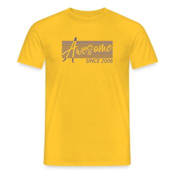 Génial depuis 2006 - T-shirt homme - jaune - Devant - AI Model Male 178 dark (178cm)