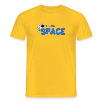 Ich brauche Platz - Männer T-Shirt - Gelb - Vorne - AI Model Male 178 dark (178cm)