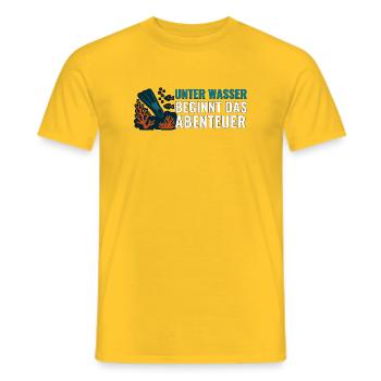 Tauchen Unter Wasser beginnt das Abenteuer. - Männer T-Shirt - Gelb - Vorne - AI Model Male 178 dark (178cm)