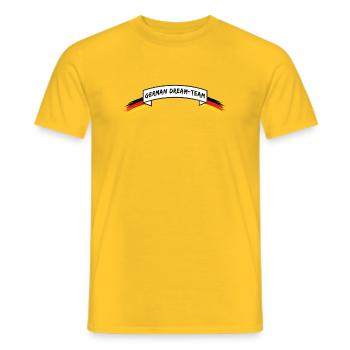 GERMAN DREAM TEAM | Banderole Deutschland - Männer T-Shirt - Gelb - Vorne - AI Model Male 178 dark (178cm)
