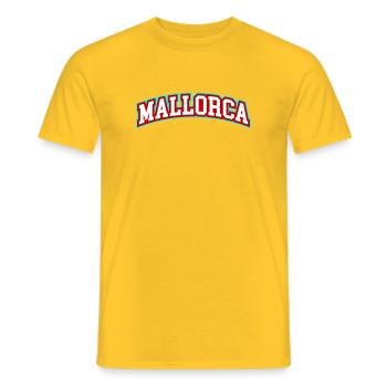 Mallorca Schriftzug - Männer T-Shirt - Gelb - Vorne - AI Model Male 178 dark (178cm)