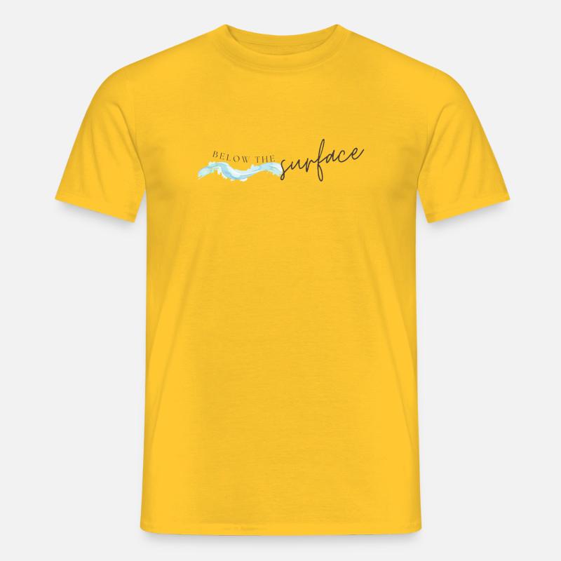 Below The Surface Ocean Inspired T-Shirt - Männer T-Shirt - Gelb