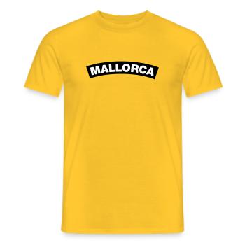 Mallorca - Männer T-Shirt - Gelb - Vorne - AI Model Male 178 dark (178cm)