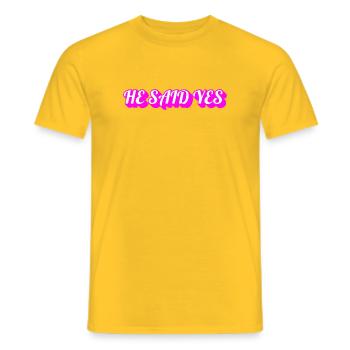 He Said Yes – Gay Groom Bachelor Party & Engagemen - Männer T-Shirt - Gelb - Vorne - AI Model Male 178 dark (178cm)