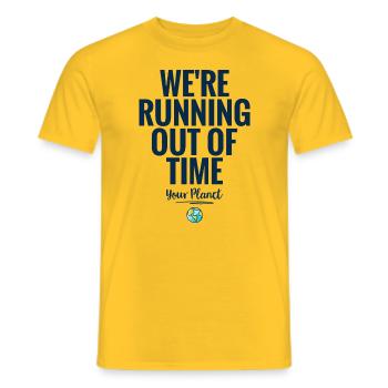 LE SLOGAN DU CHANGEMENT CLIMATIQUE MANQUAIT DE TEMPS - T-shirt homme - jaune - Devant - AI Model Male 178 dark (178cm)