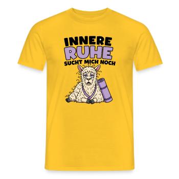 Innere Ruhe sucht mich noch – Lama T-Shirt - Männer T-Shirt - Gelb - Vorne - AI Model Male 178 dark (178cm)