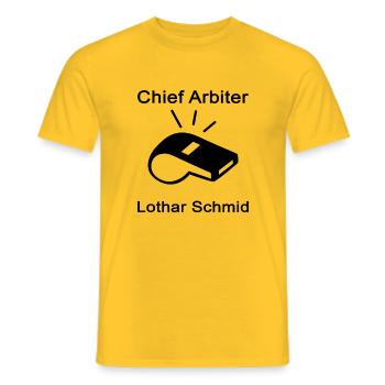 Chief Arbiter - Lothar Schmid Pfeife - Männer T-Shirt - Gelb - Vorne - AI Model Male 178 dark (178cm)