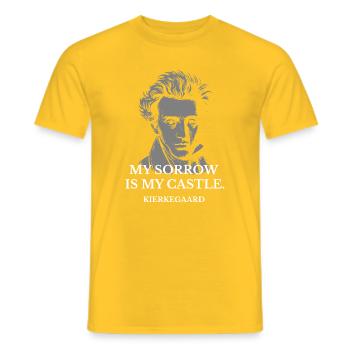 Kummer ist mein Schloss: Kierkegaard-Porträtzitat - Männer T-Shirt - Gelb - Vorne - AI Model Male 178 dark (178cm)