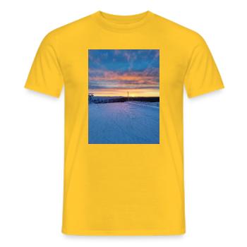 Coucher de soleil dans un paysage hivernal - T-shirt homme - jaune - Devant - AI Model Male 178 dark (178cm)