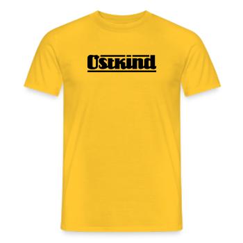 Ostkind Schriftzug - Männer T-Shirt - Gelb - Vorne - AI Model Male 178 dark (178cm)