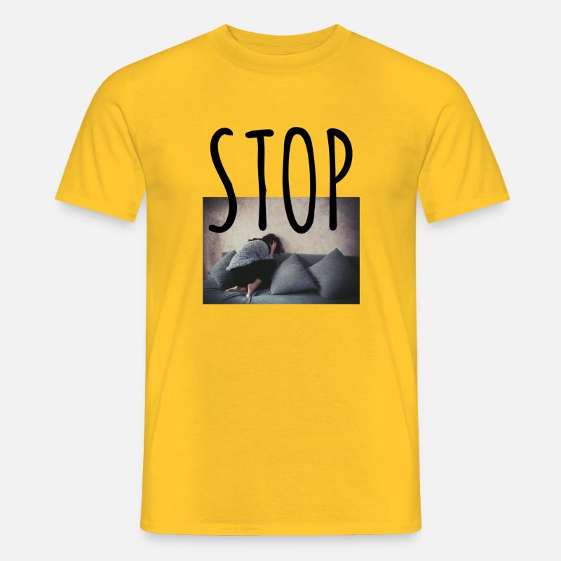 Stop vold i hjemmet, stop kvindedrab - Mænd T-shirt - gul