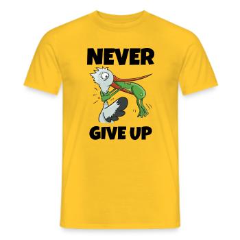 Niemals aufgeben, Frosch würgt Storch – lustige Motivation - Männer T-Shirt - Gelb - Vorne - AI Model Male 178 dark (178cm)