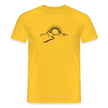 Berge Mit Wanderweg Und Sonne - Männer T-Shirt - Gelb - Vorne - AI Model Male 178 dark (178cm)