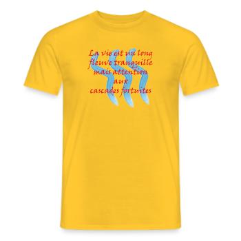 La vie est un long Fleuve tranquille - T-shirt homme - jaune - Devant - AI Model Male 178 dark (178cm)
