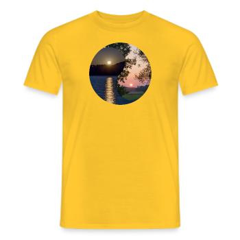 Yin und Yang des Mond- und Sonnenaufgangs - Männer T-Shirt - Gelb - Vorne - AI Model Male 178 dark (178cm)