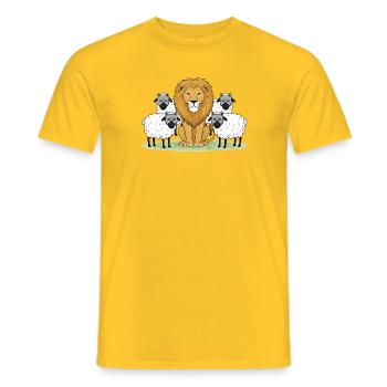 Löwe in der Mitte und wollige Gefährten - Männer T-Shirt - Gelb - Vorne - AI Model Male 178 dark (178cm)