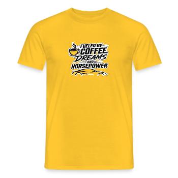 Fueled By Coffee Dreams And Horse Car  - Männer T-Shirt - Gelb - Vorne - AI Model Male 178 dark (178cm)