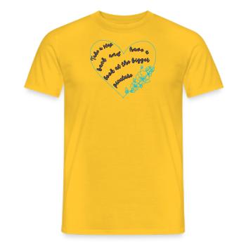 TAKE A STEP BACK AND HAVE A LOOK AT THE BIGGER PIC - Männer T-Shirt - Gelb - Vorne - AI Model Male 178 dark (178cm)