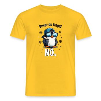 Pingu mit Hoodie und NÖ - Männer T-Shirt - Gelb - Vorne - AI Model Male 178 dark (178cm)