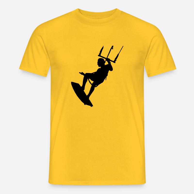 springender Kitesurfer stehend - Männer T-Shirt - Gelb
