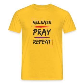 Release Pray Repeat - Männer T-Shirt - Gelb - Vorne - AI Model Male 178 dark (178cm)