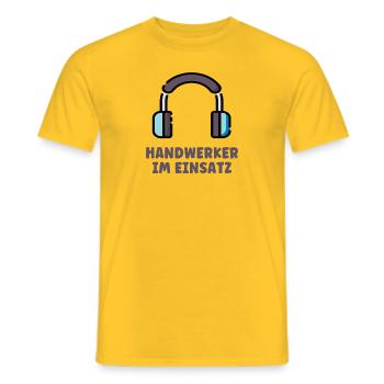 Handwerker im Einsatz Handwerk Beruf Ohrschützer - Männer T-Shirt - Gelb - Vorne - AI Model Male 178 dark (178cm)