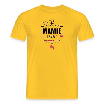 Future Mamie 2023 Nouvelle Naissance Grossesse - T-shirt homme - jaune - Devant - AI Model Male 178 dark (178cm)