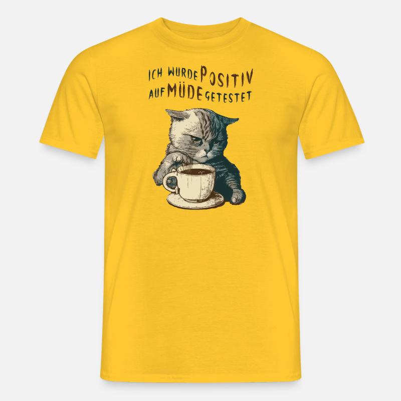 Katze Kaffee müde - Männer T-Shirt - Gelb