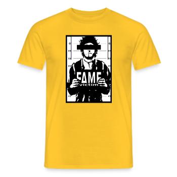 Fame Victim Mugshot Shirt – Dark Streetwear - Männer T-Shirt - Gelb - Vorne - AI Model Male 178 dark (178cm)