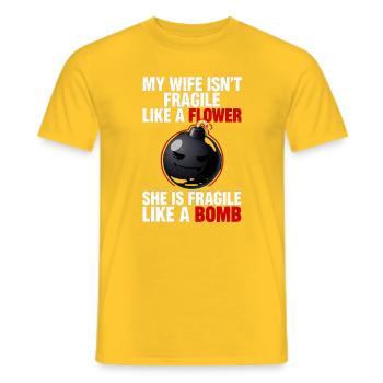 Female Strength Bomb Grafiken - Männer T-Shirt - Gelb - Vorne - AI Model Male 178 dark (178cm)