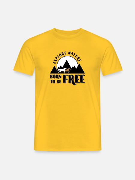 Explore nature Born to be free - Berge und Pferde - Männer T-Shirt - Gelb