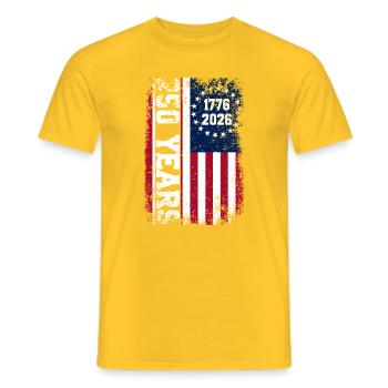 Style rouille du drapeau américain 1776–2026 - T-shirt homme - jaune - Devant - AI Model Male 178 dark (178cm)