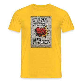 Cœur d’action: Facteur X - T-shirt homme - jaune - Devant - AI Model Male 178 dark (178cm)