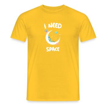 I NEED SPACE Alien on the moon - Men's T-Shirt - yellow - Front - AI Model Male 178 dark (178cm)
